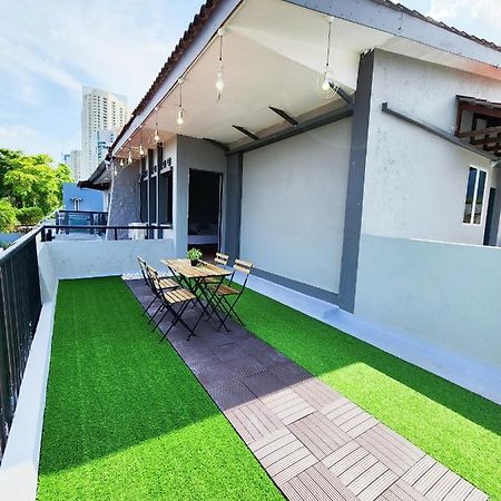 Gurney Coast Guest House By Sky Hive George Town Esterno foto