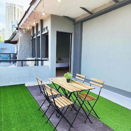 Gurney Coast Guest House By Sky Hive George Town Esterno foto